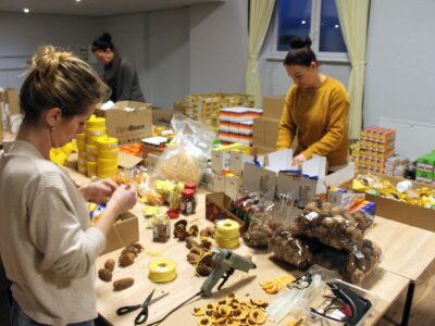 darčeky na zahryznutie, ktorými potešíte malých aj veľkých. Sú vždy zaručene čerstvé, z prvotriednych potravín a v dnešnom preplnenom svete sa celkom určite nestanú lapačmi prachu