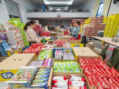 darčeky na zahryznutie, ktorými potešíte malých aj veľkých. Sú vždy zaručene čerstvé, z prvotriednych potravín a v dnešnom preplnenom svete sa celkom určite nestanú lapačmi prachu